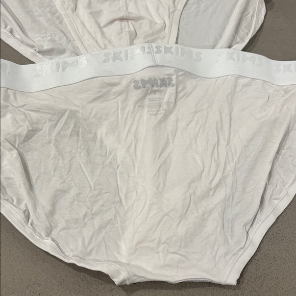 SKIMS Stretch Mens Brief (3 pair) - Picture 6 of 6